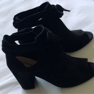 Heeled booties 🖤